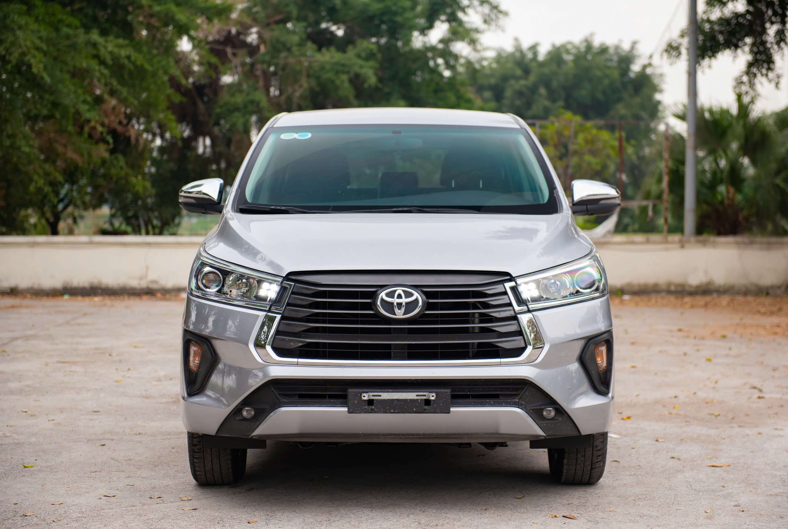 Bán Toyota Innova G sản xuất 2022, màu bạc