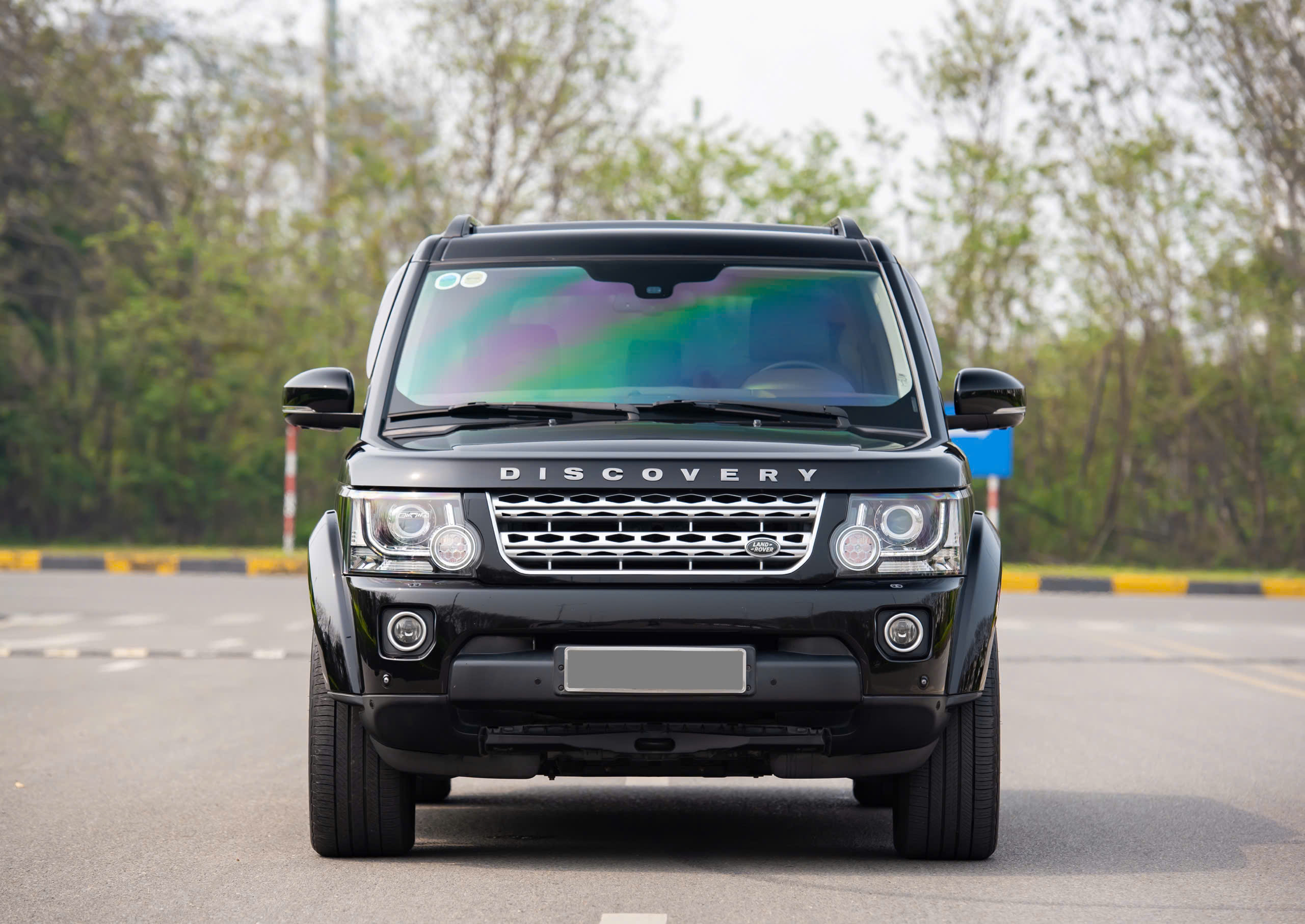 Bán LandRover Discovery LR4 sản xuất năm 2015, màu đen