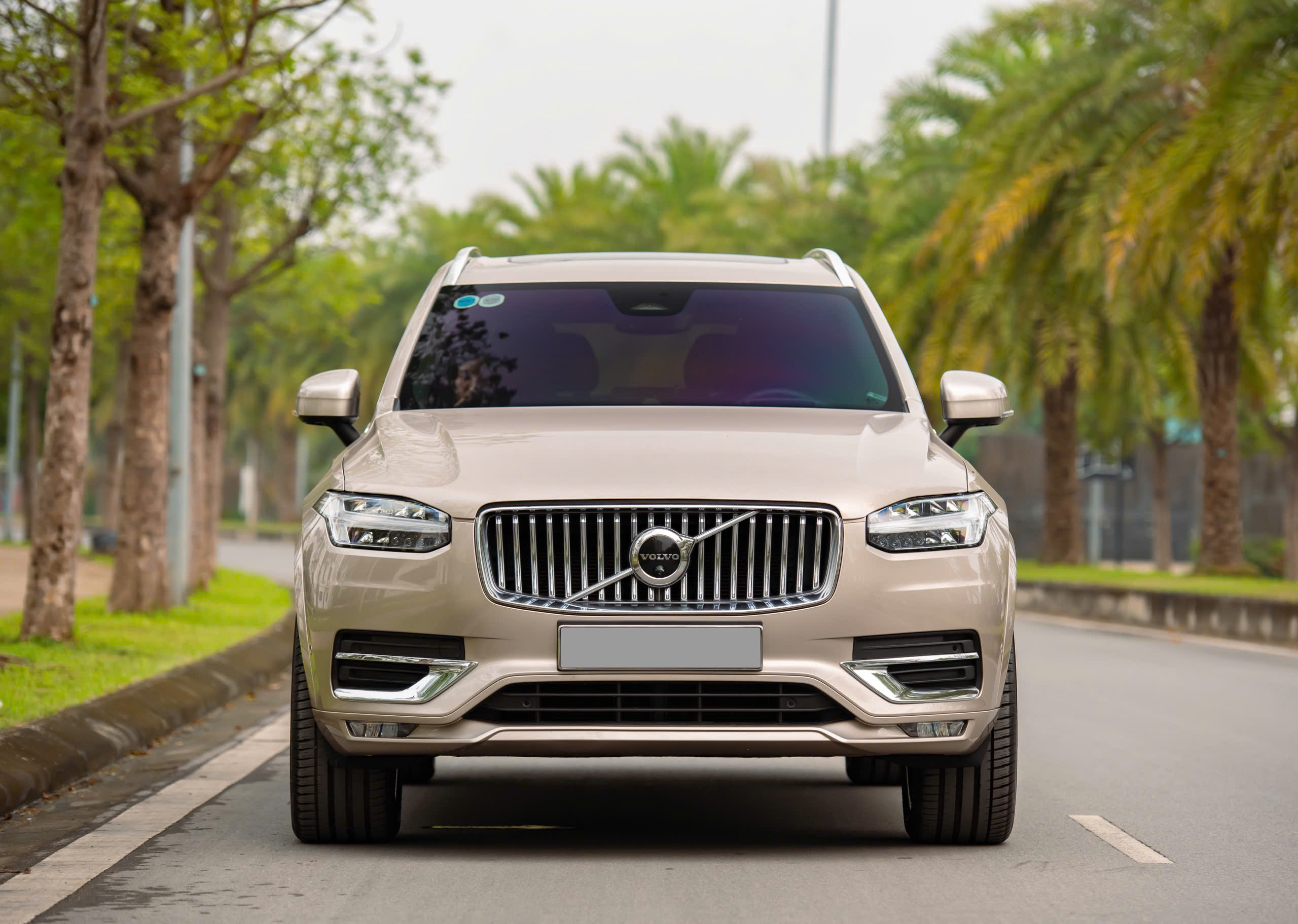 Bán xe Volvo XC90 Ultimate năm sản xuất 2022, màu vàng, xe nhập giá cạnh tranh
