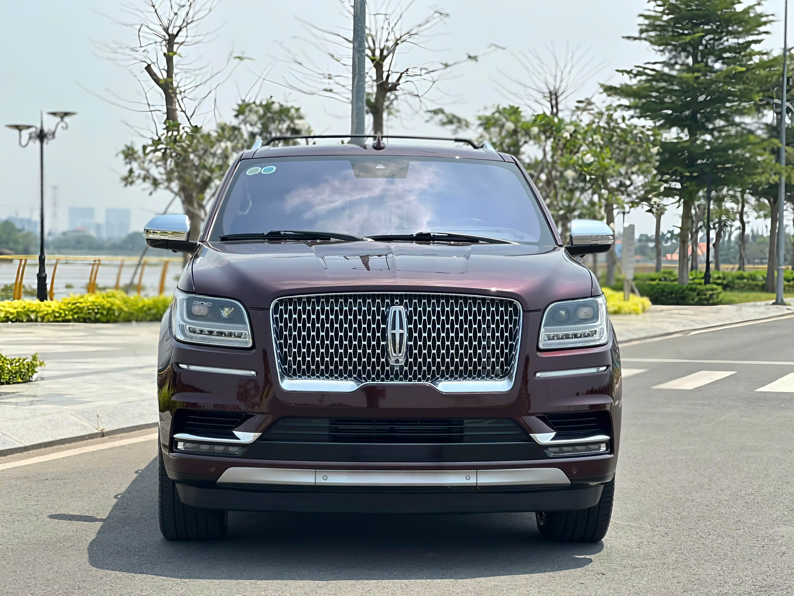 Cần bán Lincoln Navigator Black Label sản xuất năm 2018, màu đỏ, nhập khẩu nguyên chiếc