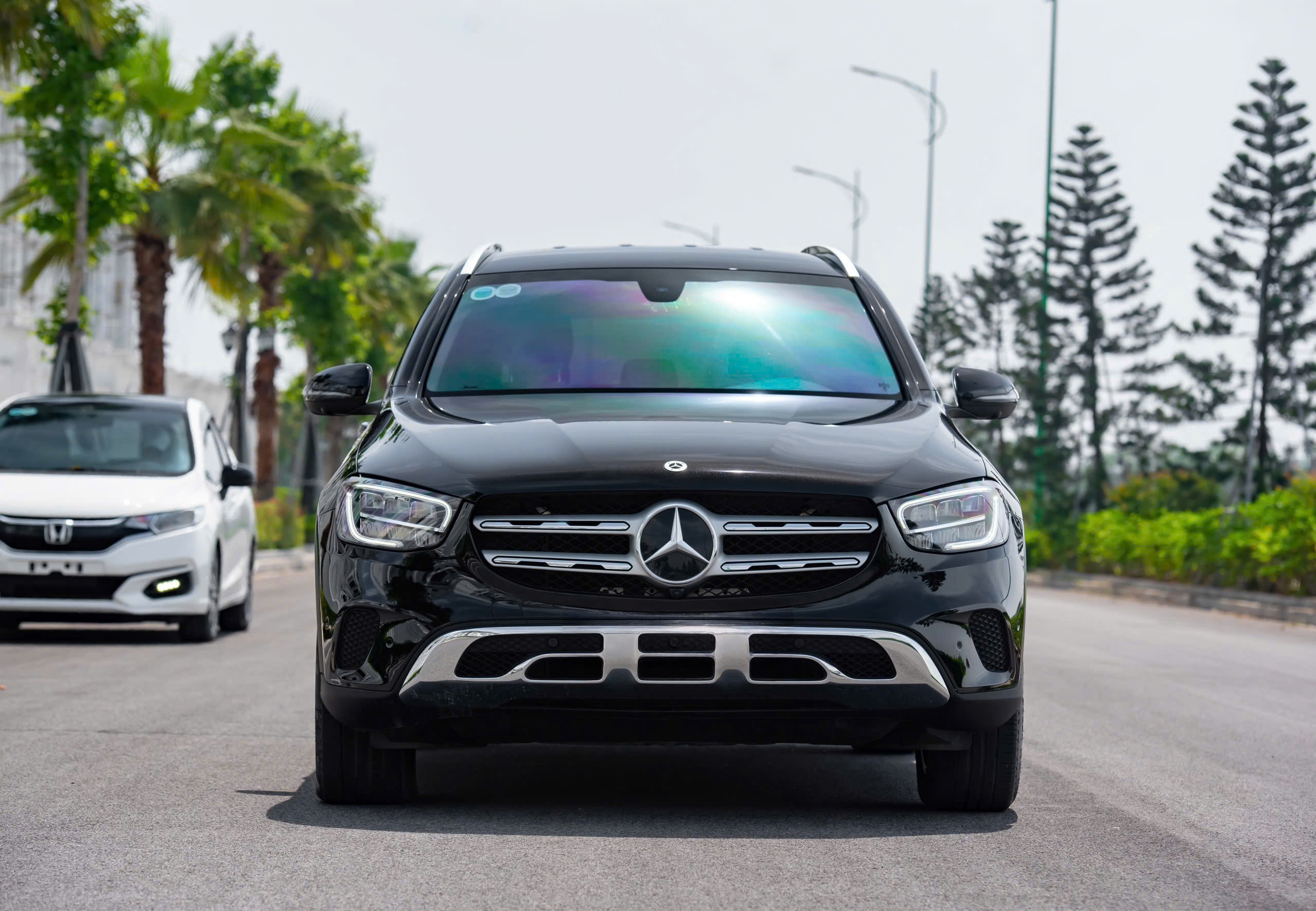 Cần bán xe Mercedes-Benz GLC 250 4 Matic sản xuất năm 2021, màu đen, nhập khẩu nguyên chiếc