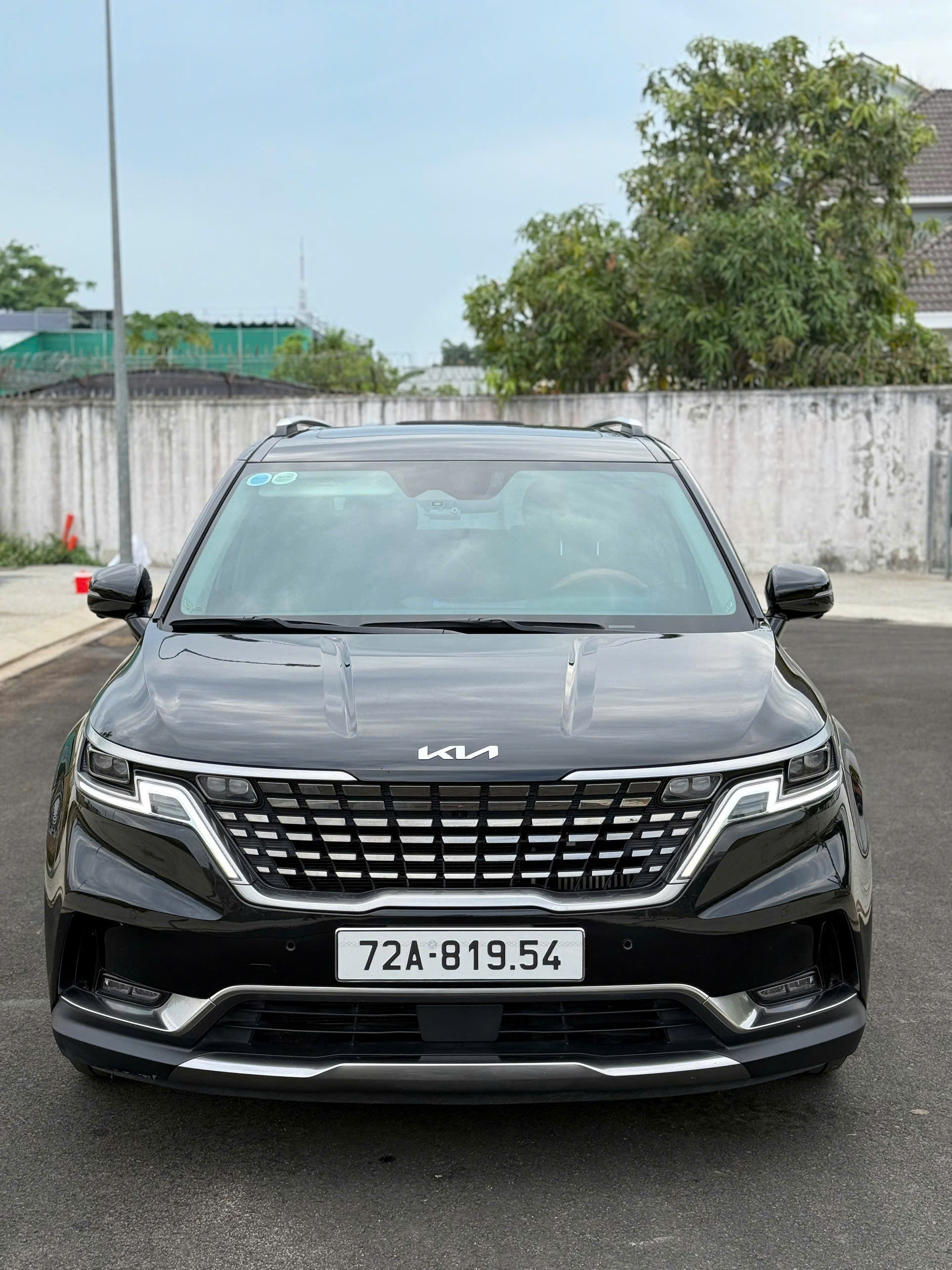 Cần bán Kia Carnival Signature 2.2d sản xuất 2023, màu đen