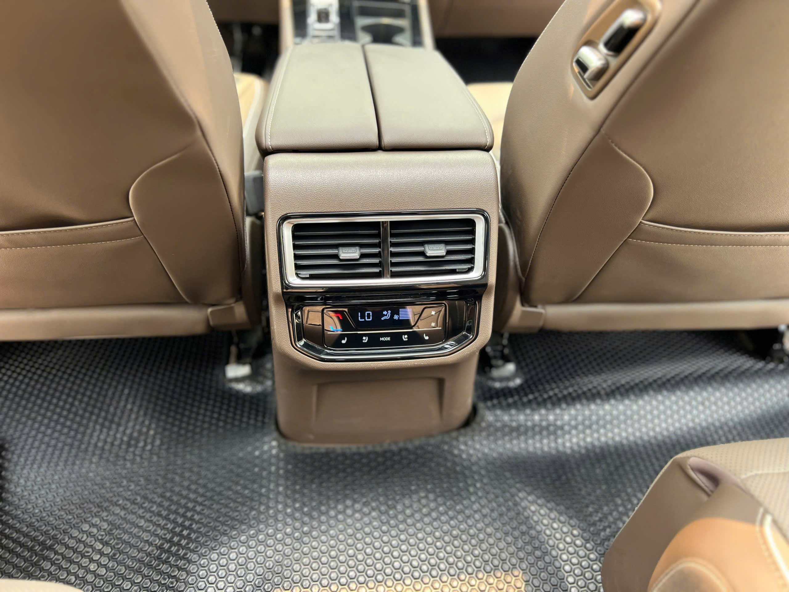 Bán ô tô Volkswagen Tiguan sản xuất 2024, màu trắng, xe nhập